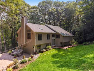 2 Round Hill Rd, Shelton, CT 06484