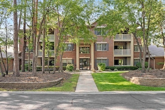 1632 White Oak Cir, Munster, IN 46321