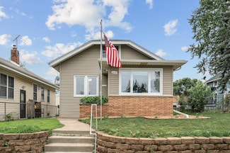 808 Hyacinth Ave E, Saint Paul, MN 55106