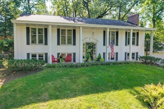 2307 Sheridan Hills Rd, Wayzata, MN 55391