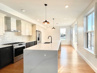 165 Everett St Unit 7, Boston, MA 02128