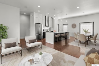 819 S 31st St, Omaha, NE 68105