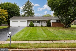 5 Mattatuck Ln, Ewing, NJ 08618