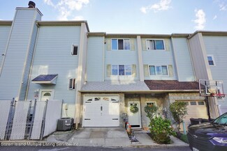 36 Prince Ln, Staten Island, NY 10309