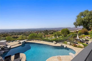 720 S Bunting Ct, Anaheim, CA 92808