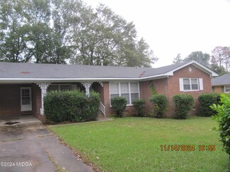 3121 Wedgewood Dr, Macon, GA 31211