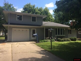 1321 S Galbraith St, Blue Earth, MN 56013