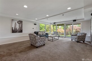 9620 NE 31st St, Clyde Hill, WA 98004