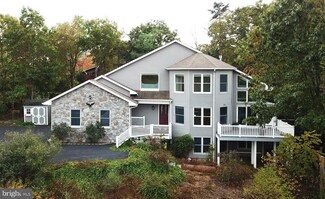 101 Waterside Ln, Cross Junction, VA 22625