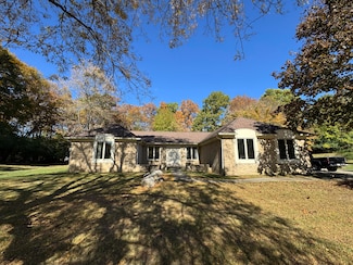 5218 Cherokee Ct, Troy, MI 48098