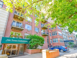 435 W Oakdale Ave Unit 2B, Chicago, IL 60657