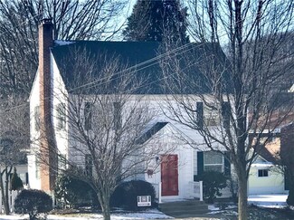 210 N Main St, Zelienople, PA 16063