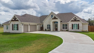 305 Champions Ct, El Campo, TX 77437
