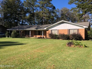 612 Mounger St, Forest, MS 39074