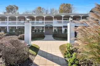62 Canoe Place Rd Unit 5135, Hampton Bays, NY 11946