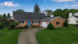 15 Redlein Dr, Lancaster, NY 14086