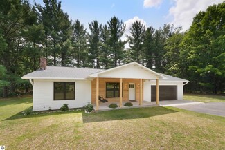 10031 W Cadillac Rd, Cadillac, MI 49601
