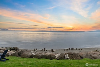 2508 Sunlight Beach Rd, Clinton, WA 98236