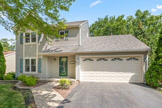 2440 Boxwood Ln, Aurora, IL 60502