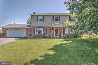 2 Arbor Dr, Boiling Springs, PA 17007