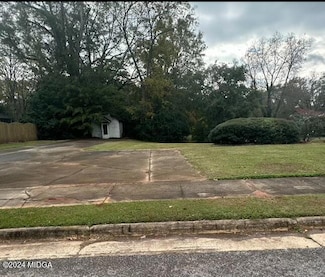 140 E Clinton St, Gray, GA 31032