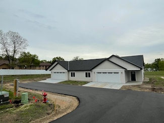 323 1/2 Unit 3 Fairgrounds Rd N, Alexandria, MN 56308