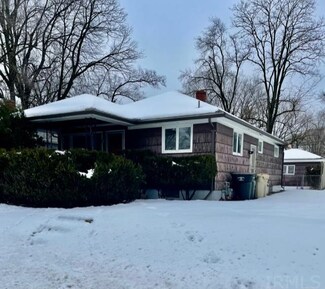 1302 Johnson St, South Bend, IN 46628
