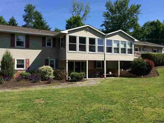 13 Mountain View Rd, Nassau, NY 12123