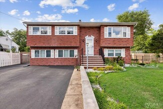15 Weiss Dr, Middlesex, NJ 08846