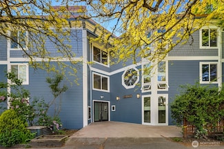 303 13th Ave E Unit 202, Seattle, WA 98102