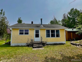 4383 Deerfield T Ln, Rapid River, MI 49878