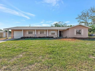 2916 Woodcrest Dr, Sarasota, FL 34239