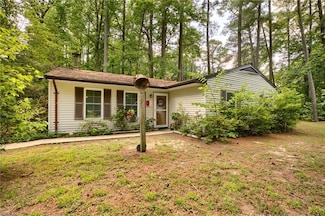 6592 Lake View Dr, Gloucester, VA 23061