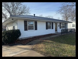 1412 Primrose Ln, Macon, MO 63552