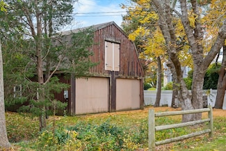 4 Captain's Ln, Mattapoisett, MA 02739