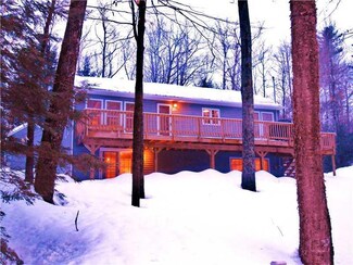 37 Beechwood Dr, Winthrop, ME 04364