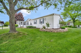 44 Periwinkle Dr, Olmsted Township, OH 44138