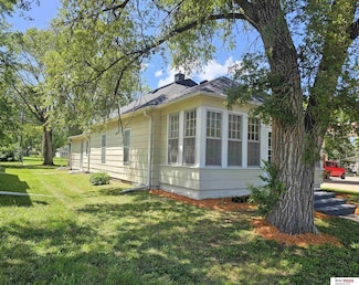 117 N 7th St, Wymore, NE 68466