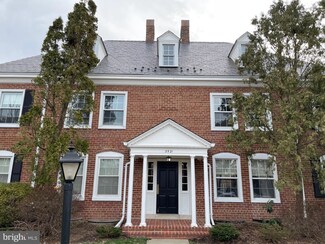 3521 S Wakefield St Unit B1, Arlington, VA 22206