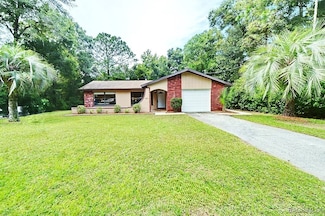 2088 W Beach Plum Dr, Citrus Springs, FL 34434