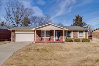 1910 E Jerome Dr, Godfrey, IL 62035