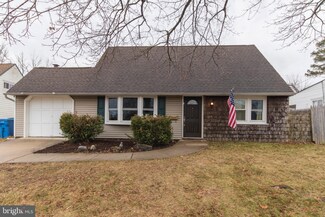 21 Pumpkin Hill Rd, Levittown, PA 19056