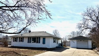 2360 Shoshone Rd, Saint Paul, MN 55109