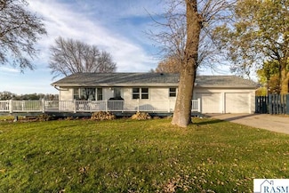 918 Lincoln Ave, Gaylord, MN 55334