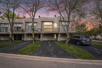 302 Quaintance Ave, Petoskey, MI 49770