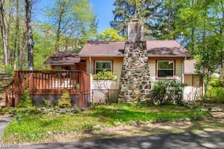 84 Lee Hill Rd, Byram Township, NJ 07821