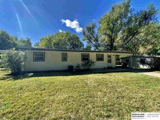 349 Prestwick Rd, Lincoln, NE 68505