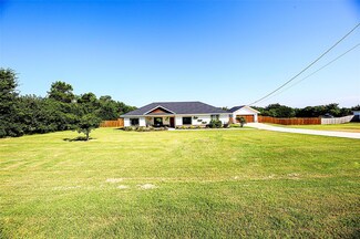 1510 N Matthews St, Bowie, TX 76230