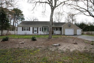28 Vandermint Ln, Hyannis, MA 02601