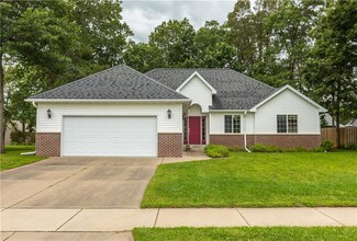 4828 Running Deer Dr, Eau Claire, WI 54703
